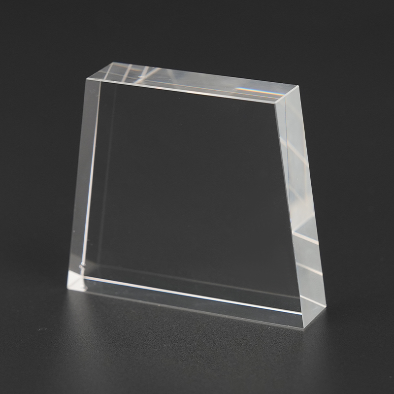 Verre optique incolore prisme
